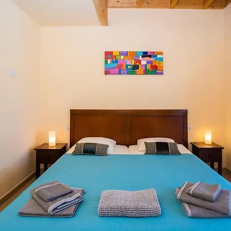 Aleksandra Spacious For 8 Guests, Heated Pool, Mountain Views 度假居 普拉亚布兰卡