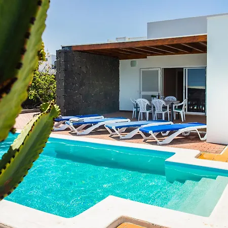 Aleksandra Spacious For 8 Guests, Heated Pool, Mountain Views *