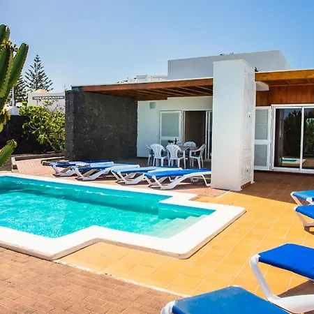 Aleksandra Spacious For 8 Guests, Heated Pool, Mountain Views * 普拉亚布兰卡