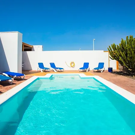 Aleksandra Spacious For 8 Guests, Heated Pool, Mountain Views * Playa Blanca (Lanzarote)