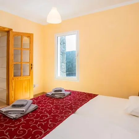 Aleksandra Spacious For 8 Guests, Heated Pool, Mountain Views * Playa Blanca (Lanzarote)