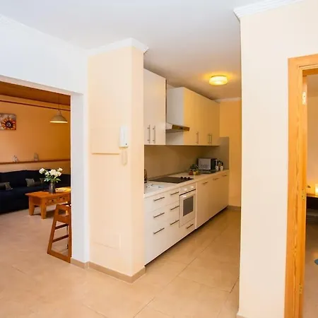 Holiday home Aleksandra Spacious For 8 Guests, Heated Pool, Mountain Views *
