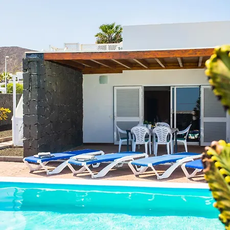 Aleksandra Spacious For 8 Guests, Heated Pool, Mountain Views Playa Blanca (Lanzarote)