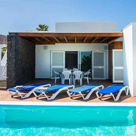 Holiday home Aleksandra Spacious For 8 Guests, Heated Pool, Mountain Views *