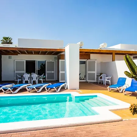 Aleksandra Spacious For 8 Guests, Heated Pool, Mountain Views بيت للعطل