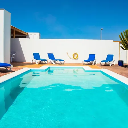 Aleksandra Spacious For 8 Guests, Heated Pool, Mountain Views