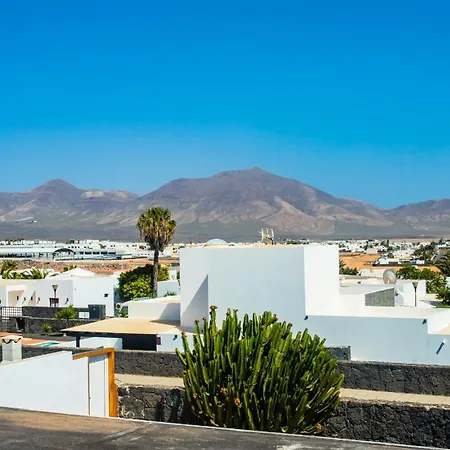 Aleksandra Spacious For 8 Guests, Heated Pool, Mountain Views