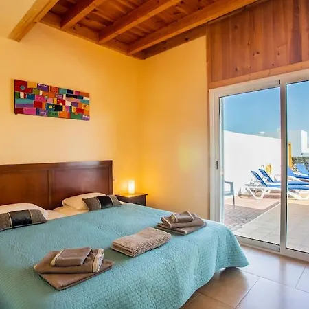 Ferienhaus Aleksandra Spacious For 8 Guests, Heated Pool, Mountain Views *