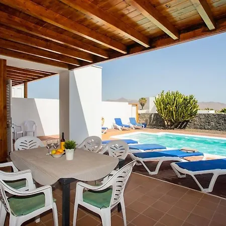 Ferienhaus Aleksandra Spacious For 8 Guests, Heated Pool, Mountain Views Playa Blanca (Lanzarote)