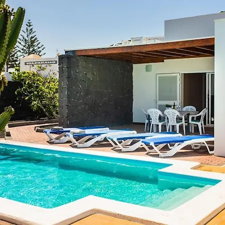 Aleksandra Spacious For 8 Guests, Heated Pool, Mountain Views Ferienhaus *