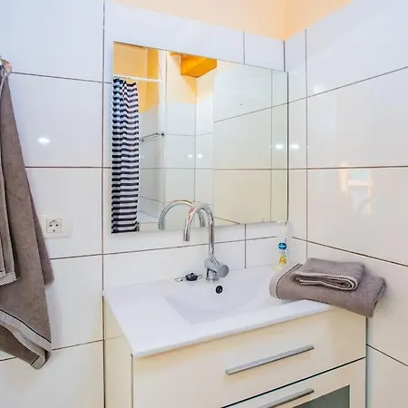 Ferienhaus Aleksandra Spacious For 8 Guests, Heated Pool, Mountain Views *