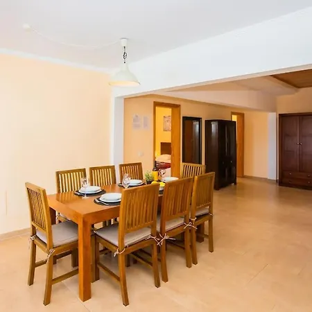 Ferienhaus Aleksandra Spacious For 8 Guests, Heated Pool, Mountain Views