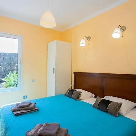 Ferienhaus Aleksandra Spacious For 8 Guests, Heated Pool, Mountain Views