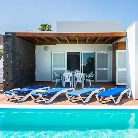 Aleksandra Spacious For 8 Guests, Heated Pool, Mountain Views Ferienhaus Playa Blanca (Lanzarote)