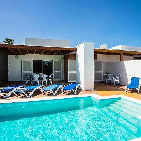 Aleksandra Spacious For 8 Guests, Heated Pool, Mountain Views Ferienhaus Playa Blanca (Lanzarote)