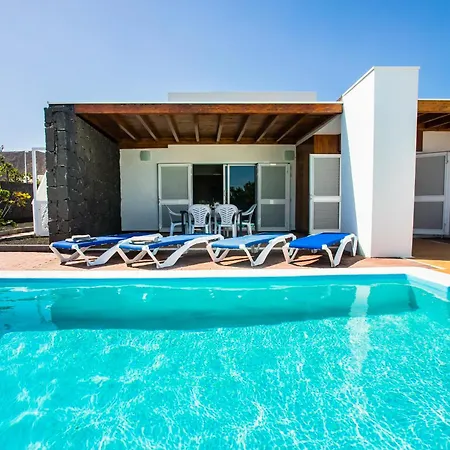 別荘 Aleksandra Spacious For 8 Guests, Heated Pool, Mountain Views プラヤ・ブランカ