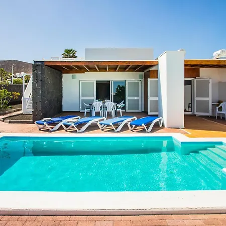Ferienhaus Aleksandra Spacious For 8 Guests, Heated Pool, Mountain Views