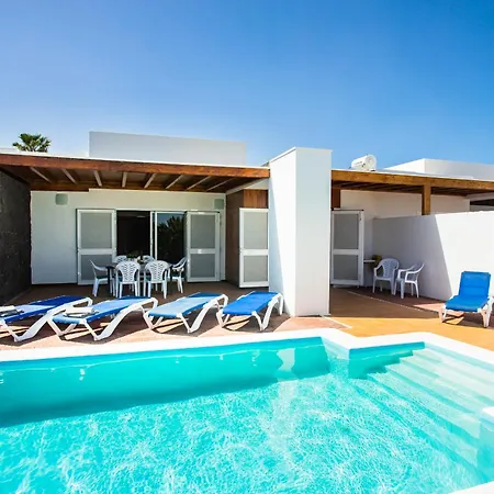 Aleksandra Spacious For 8 Guests, Heated Pool, Mountain Views Ferienhaus *