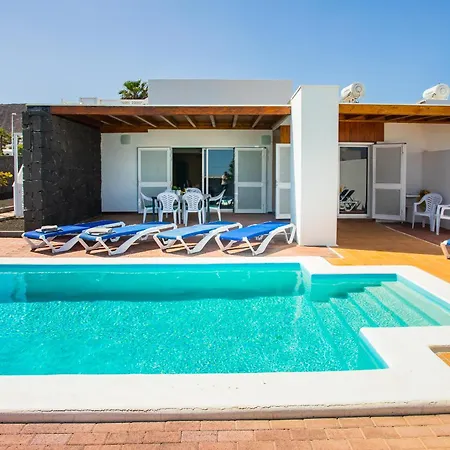 Aleksandra Spacious For 8 Guests, Heated Pool, Mountain Views Ferienhaus Playa Blanca (Lanzarote)
