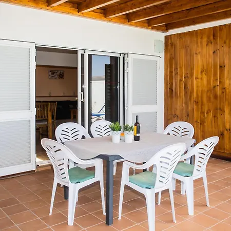 Aleksandra Spacious For 8 Guests, Heated Pool, Mountain Views 別荘