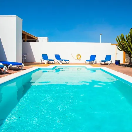 Aleksandra Spacious For 8 Guests, Heated Pool, Mountain Views Ferienhaus Playa Blanca (Lanzarote)